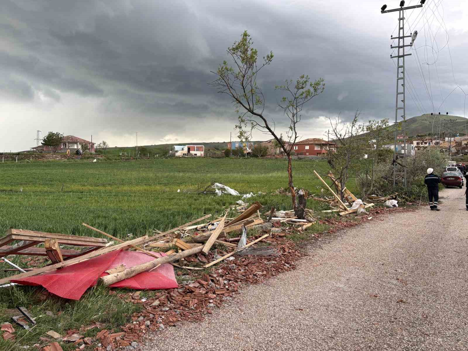 corumda hortumun vurdugu koydeki vatandas o anlari anlatti deprem oldu sandim 4 SP84AYUr