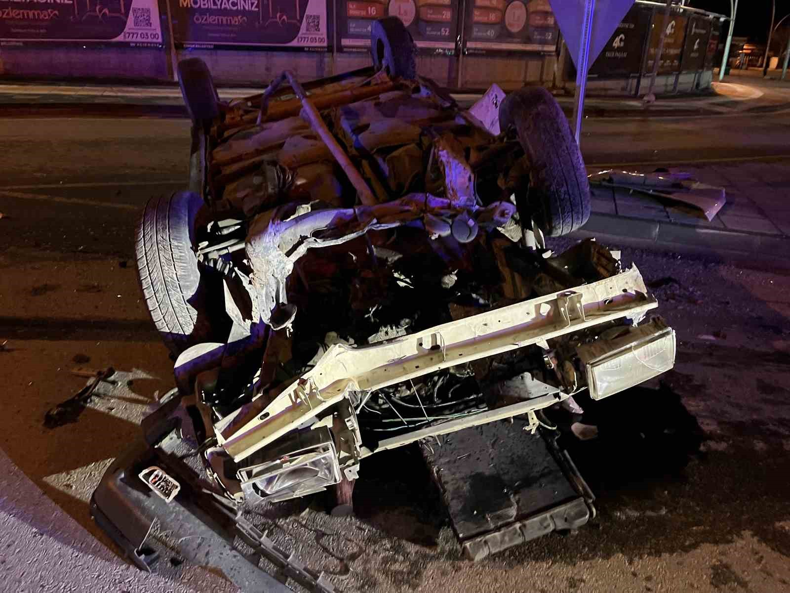 corumda iki otomobil carpisti 1 yarali 1 SgZSI4vc