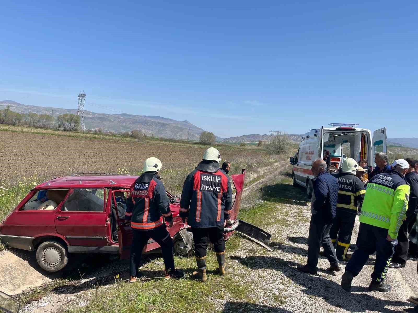 corumda iki otomobil carpisti 3 yarali 0 78ChWNnH