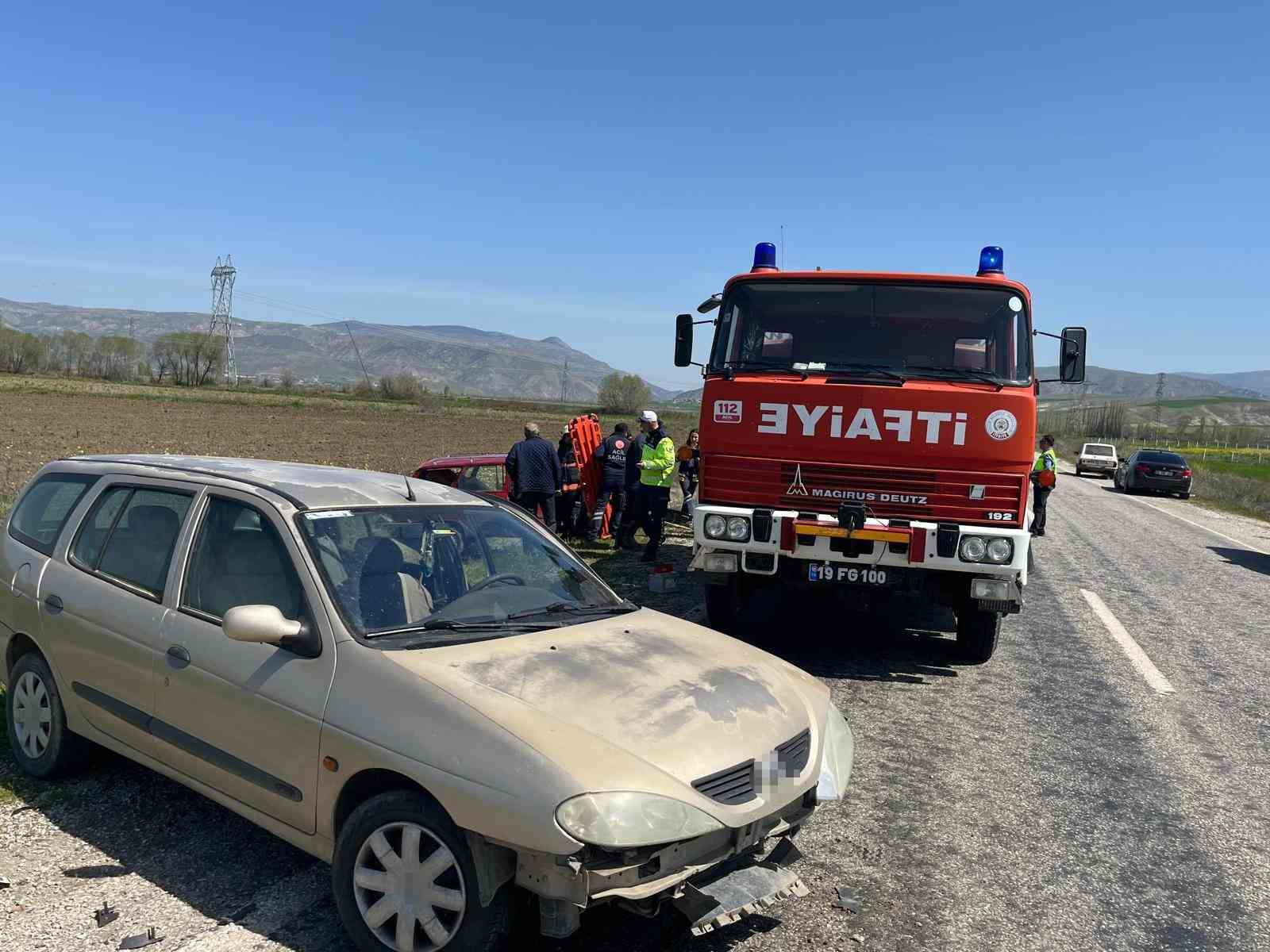 corumda iki otomobil carpisti 3 yarali 1 7fywd3tC