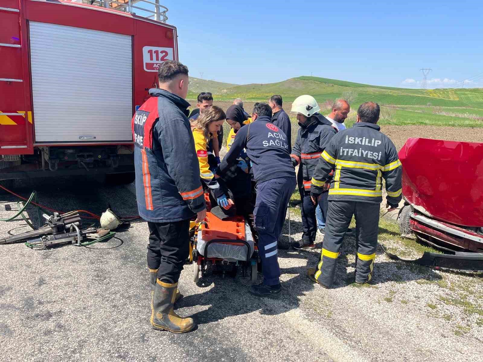 corumda iki otomobil carpisti 3 yarali 4 fmXjvGy5