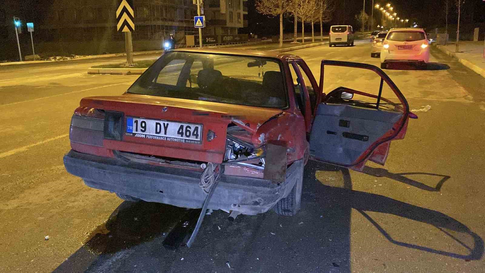 corumda iki otomobil carpisti 4 yarali 3 efTc98Iu