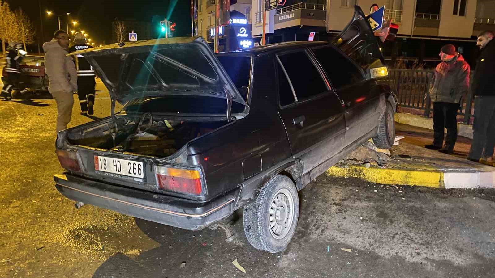 corumda iki otomobil carpisti 4 yarali 5 YvLmhYXY