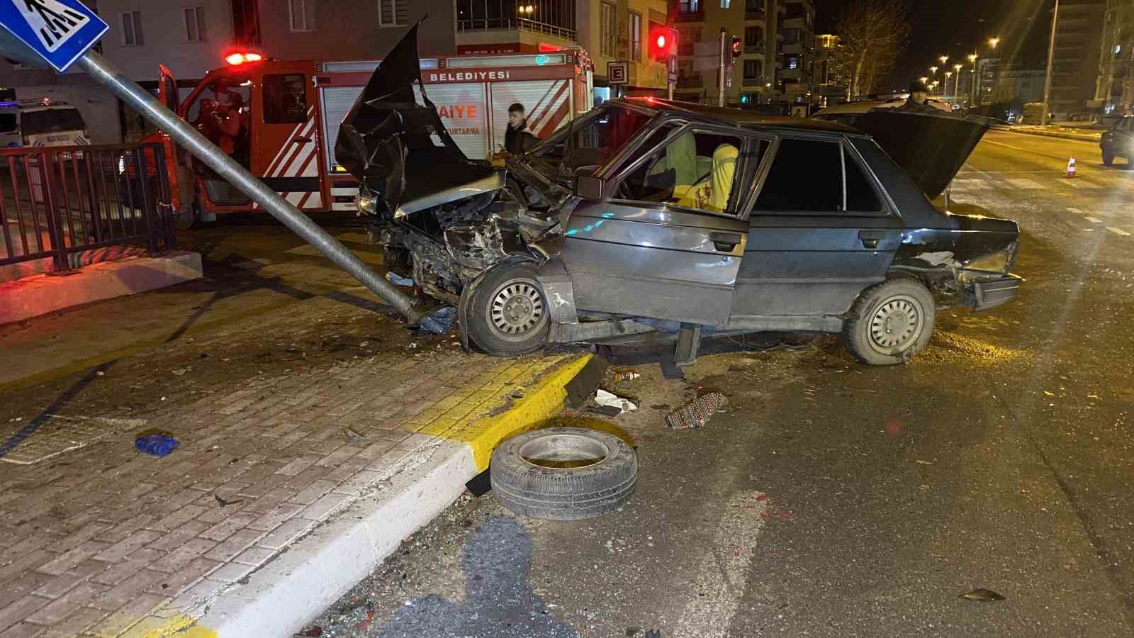 corumda iki otomobil carpisti 4 yarali 6 tCBZ97Zm