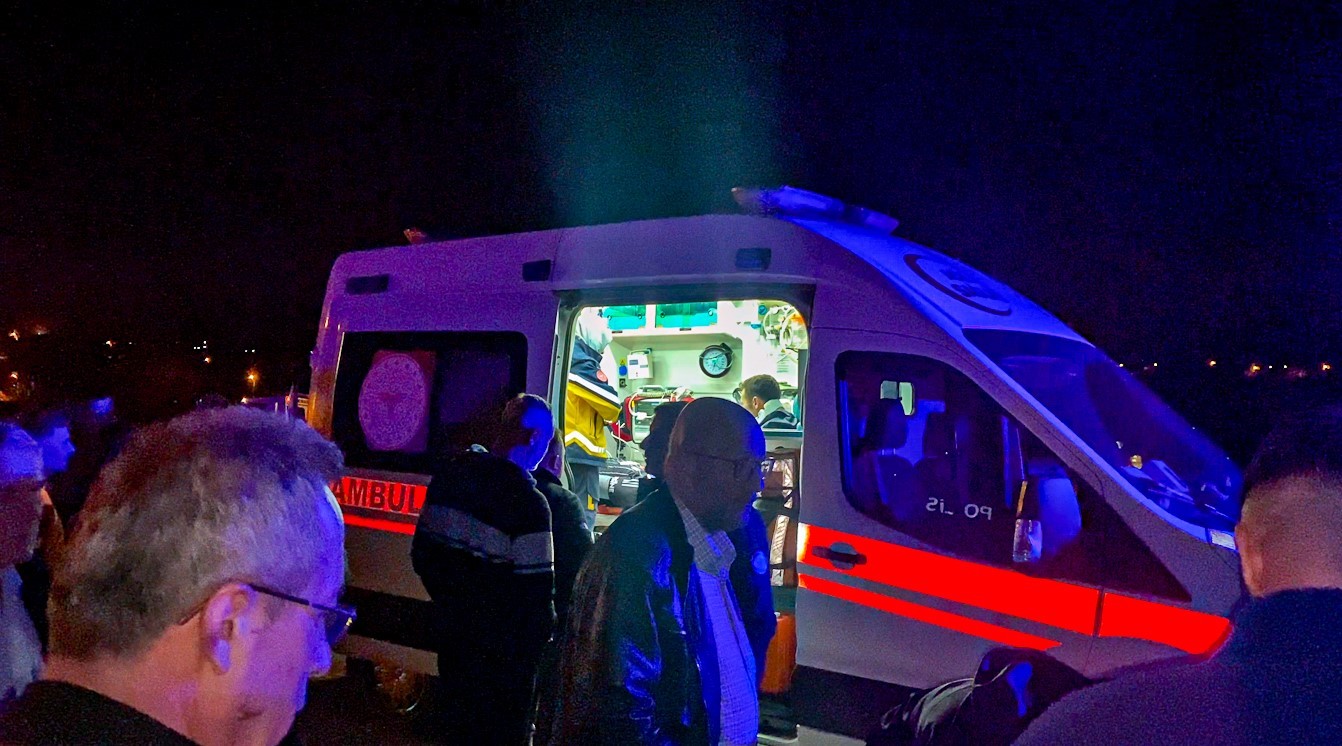 corumda iki otomobil carpisti 6 yarali 1 O3gaQFKz
