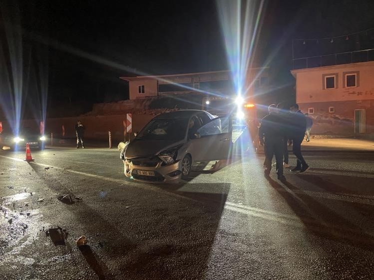 corumda iki otomobil carpisti 6 yarali 3 2cc4tBMO