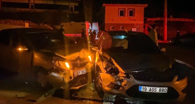 corumda iki otomobil carpisti 6 yarali 5 sj2yt3fQ