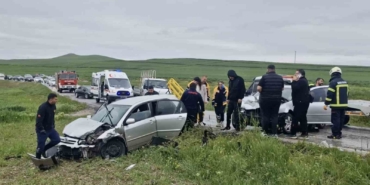 corumda-iki-otomobil-carpisti-6-yarali-FAkbUyXE.jpg