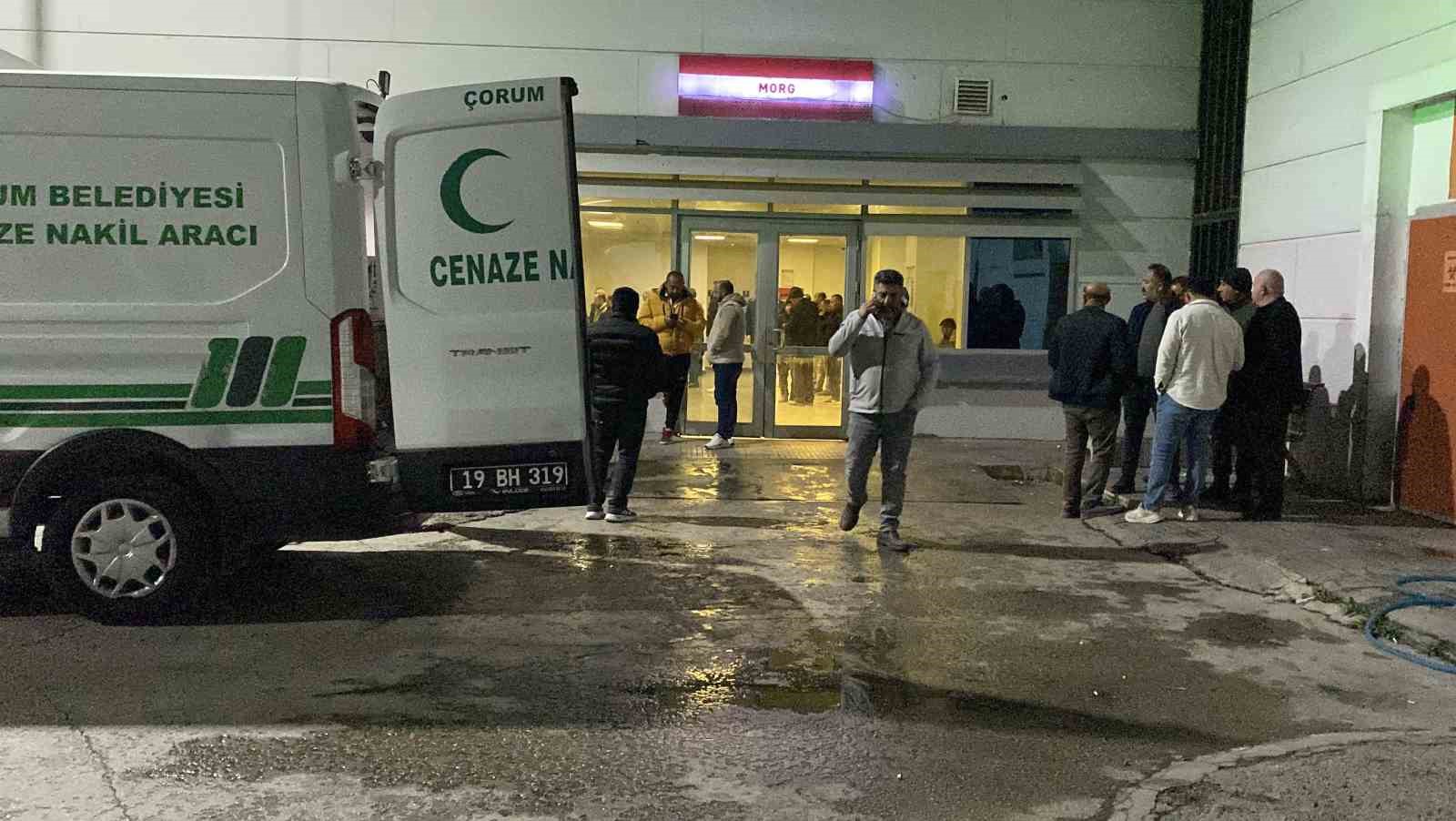 corumda iki otomobil park halindeki vince carpti 1 olu 1 yarali 2 2Bk6caQv