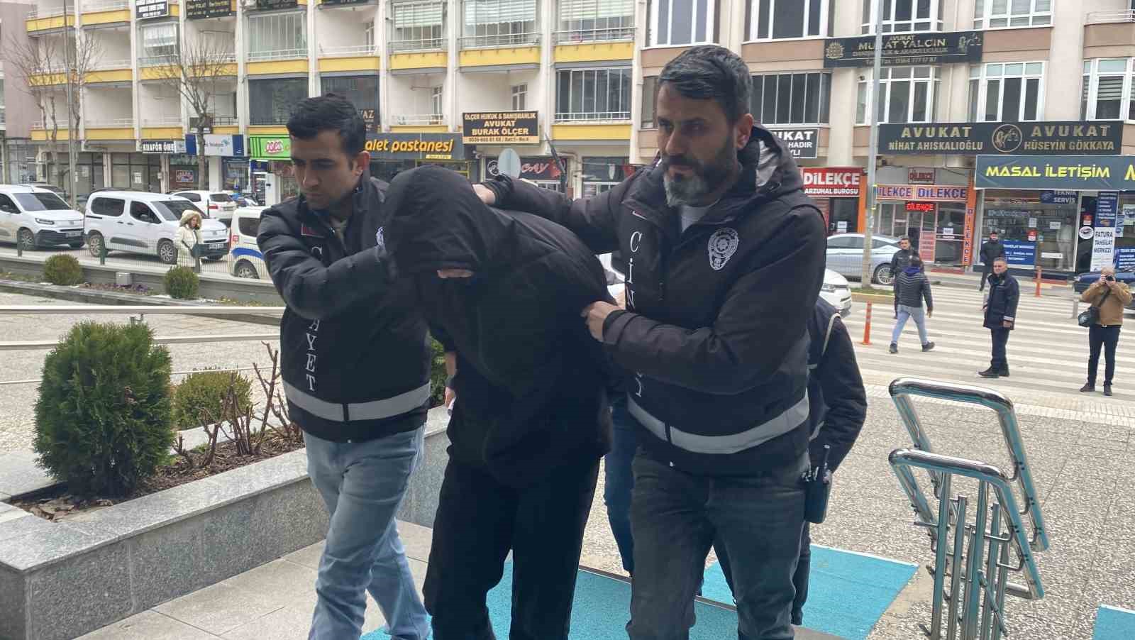 corumda is yerlerine silahli saldiri duzenleyen 8 kisi gozaltina alindi 3 DLm4wUVF