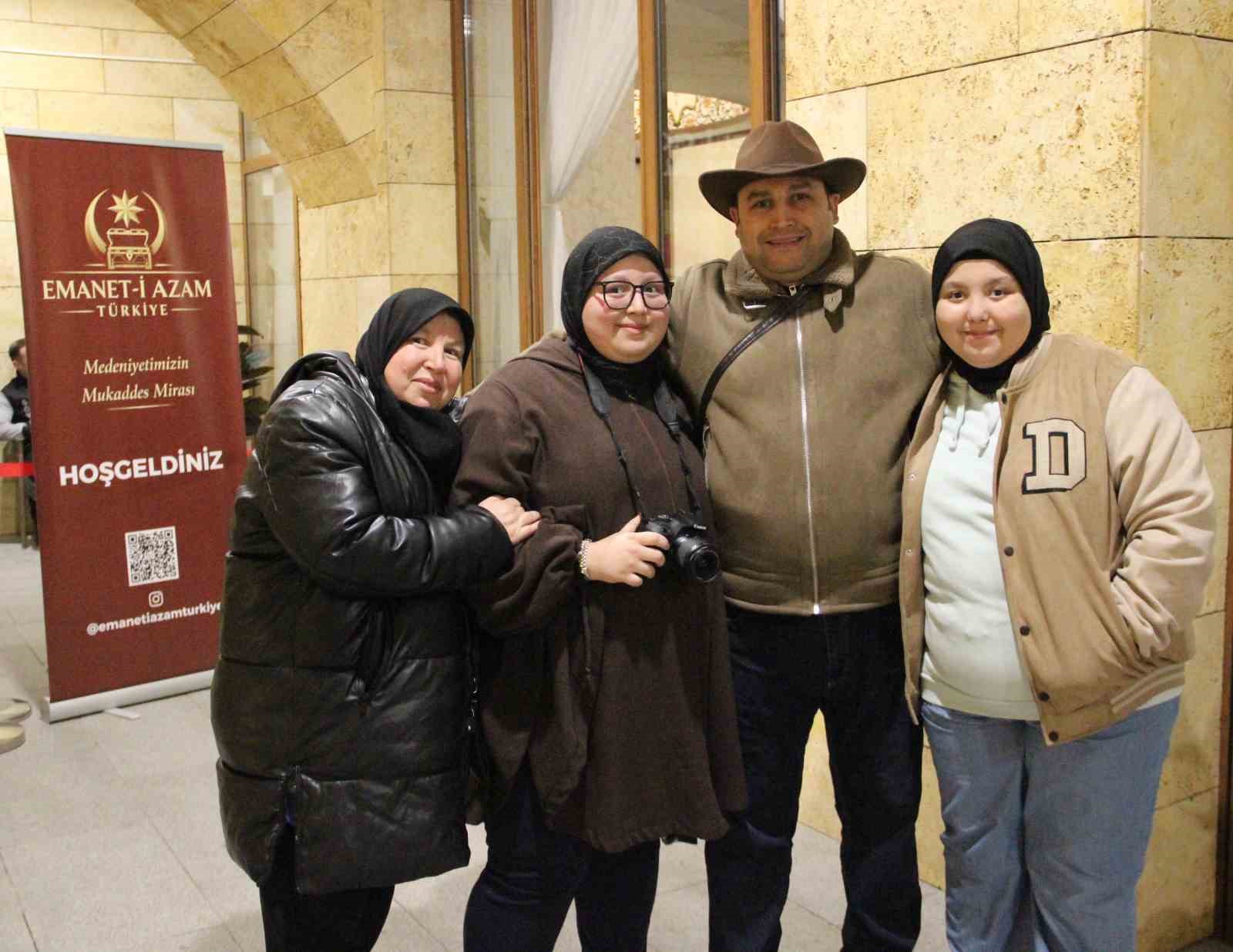 corumda kadir gecesinde kutsal emanetlere yogun ilgi 3 OXnzMXik