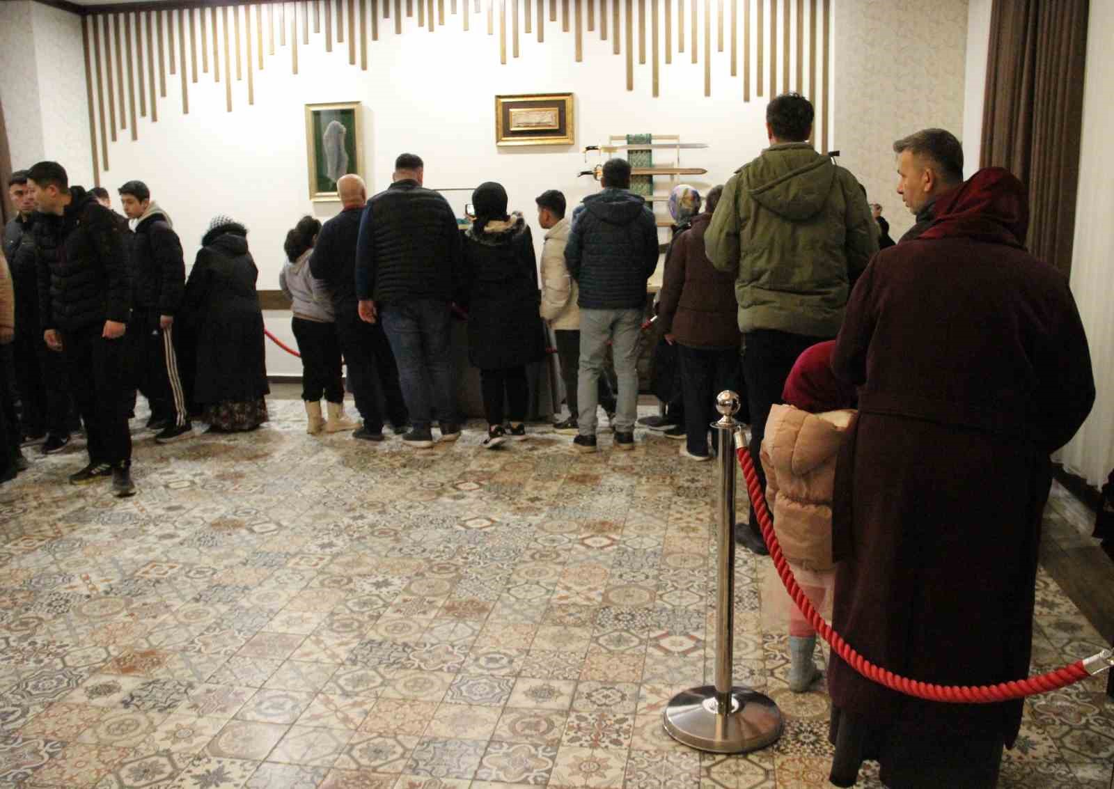 corumda kadir gecesinde kutsal emanetlere yogun ilgi 8 AumHN3TQ
