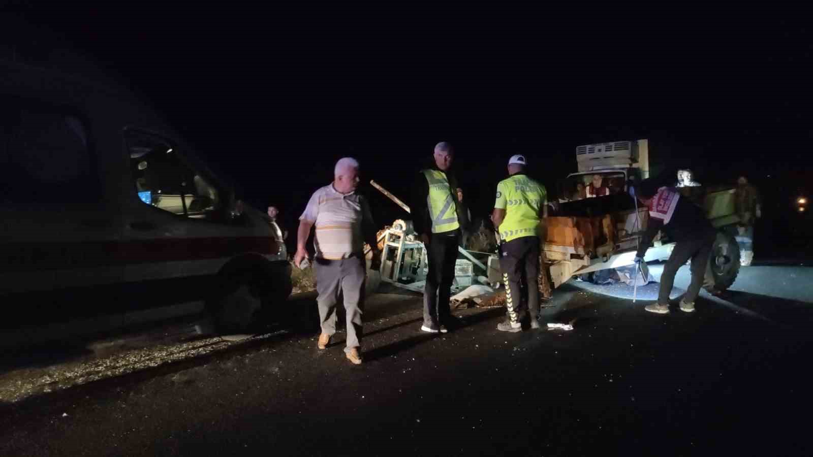 Çorum’da kamyon ile traktör çarpıştı: 1 ölü, 2 yaralı 6 corumda kamyon ile traktor carpisti 1 olu 2 yarali 2