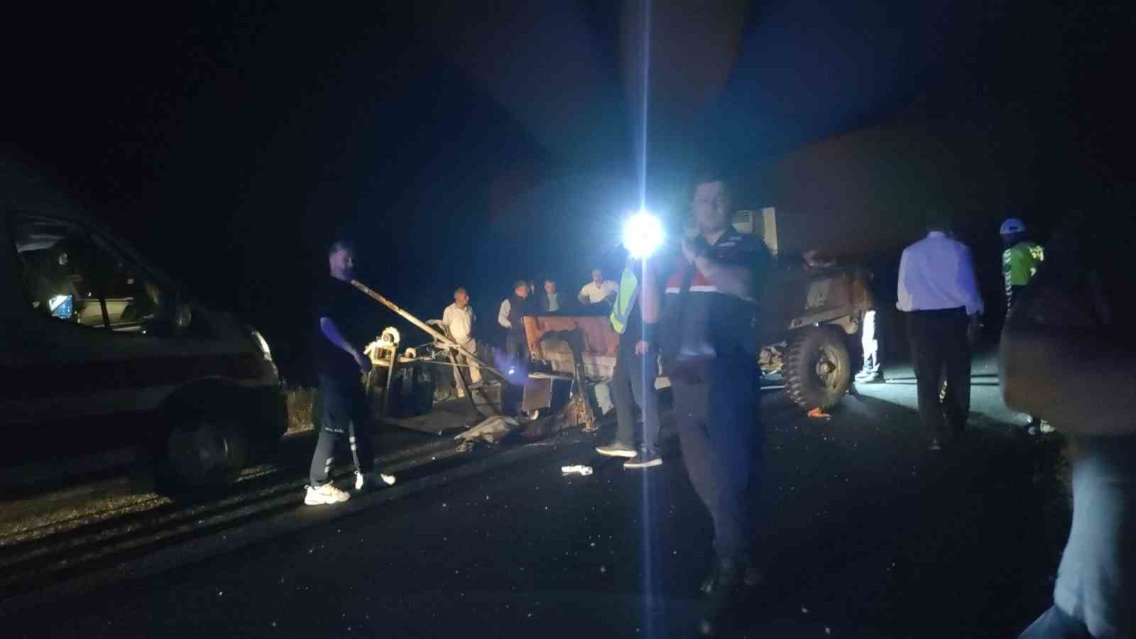 Çorum’da kamyon ile traktör çarpıştı: 1 ölü, 2 yaralı 7 corumda kamyon ile traktor carpisti 1 olu 2 yarali 3