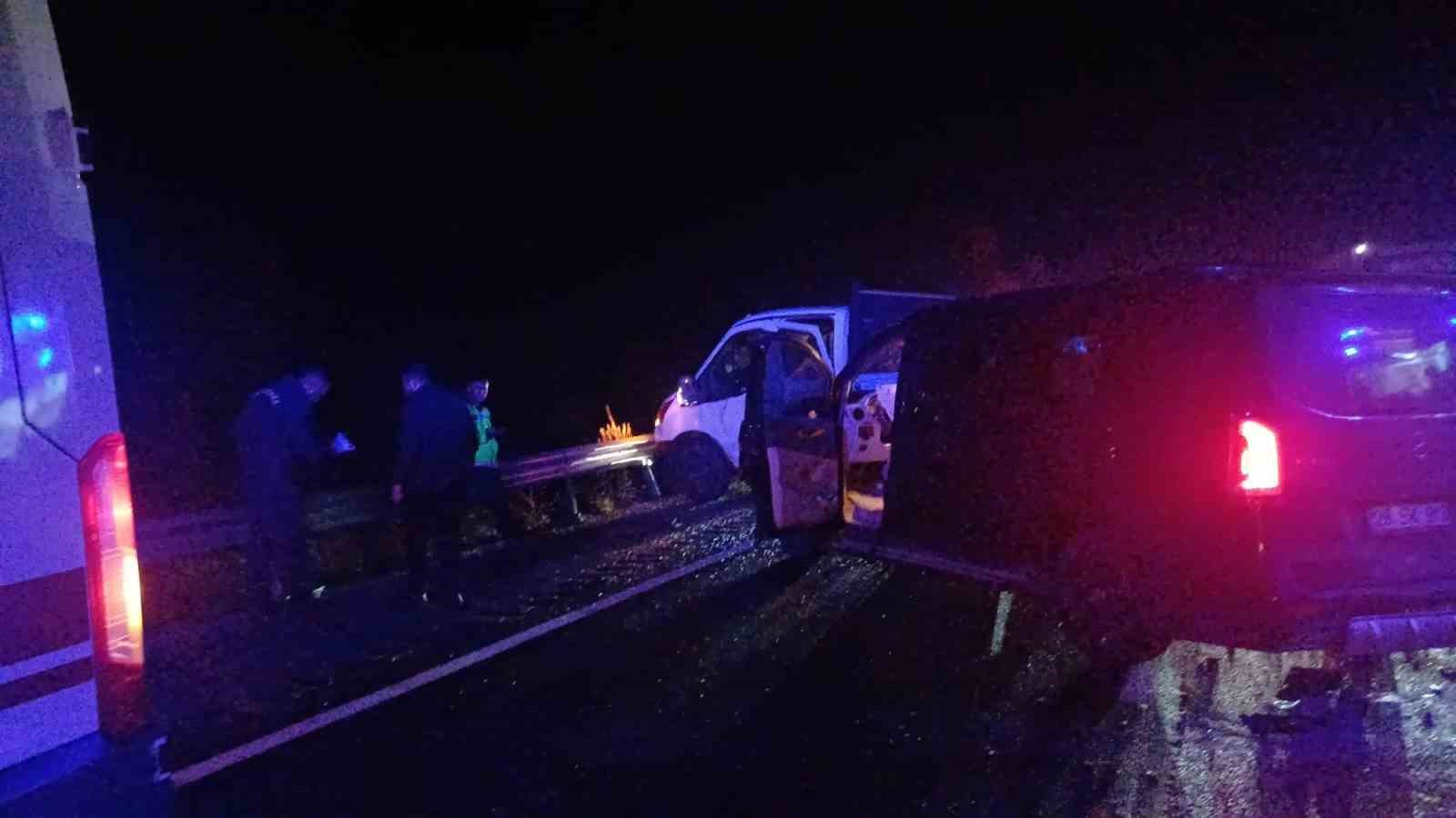 corumda kamyonet ile minibus carpisti 7 yarali 0 vutW9K5A