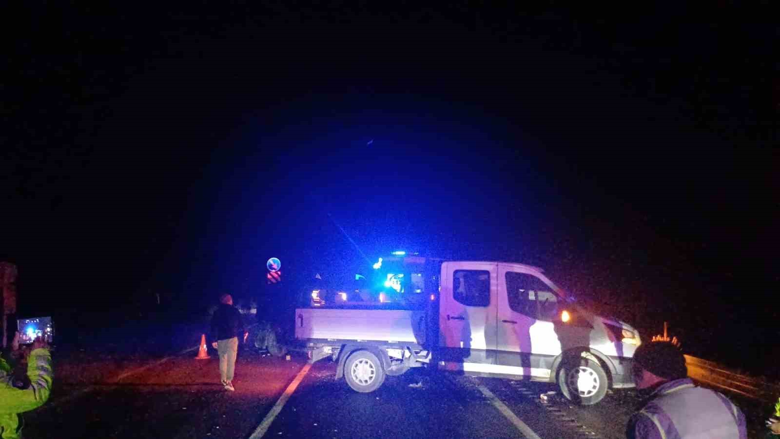 corumda kamyonet ile minibus carpisti 7 yarali 1 AqMumdBu