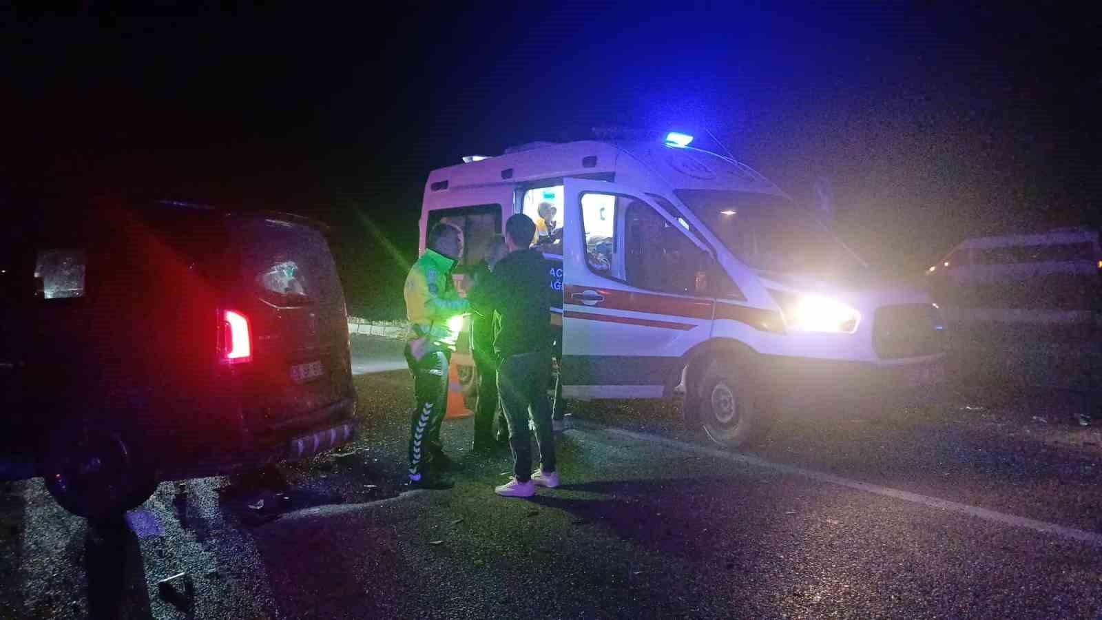corumda kamyonet ile minibus carpisti 7 yarali 3 fqiuXkie