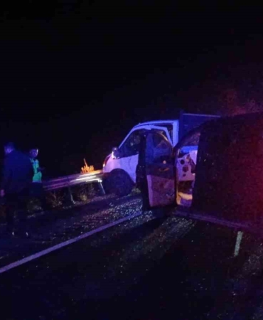 corumda-kamyonet-ile-minibus-carpisti-7-yarali-QdAxtL3i.jpg