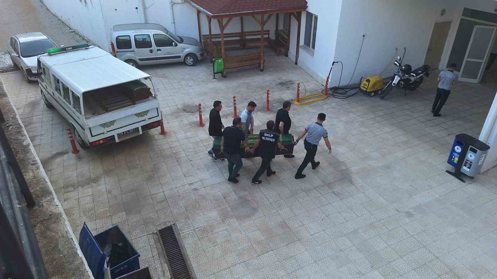Çorum’da kamyonla çarpışan motosikletin sürücüsü hayatını kaybetti 4 corumda kamyonla carpisan motosikletin surucusu hayatini kaybetti 0 MIjM9a5F