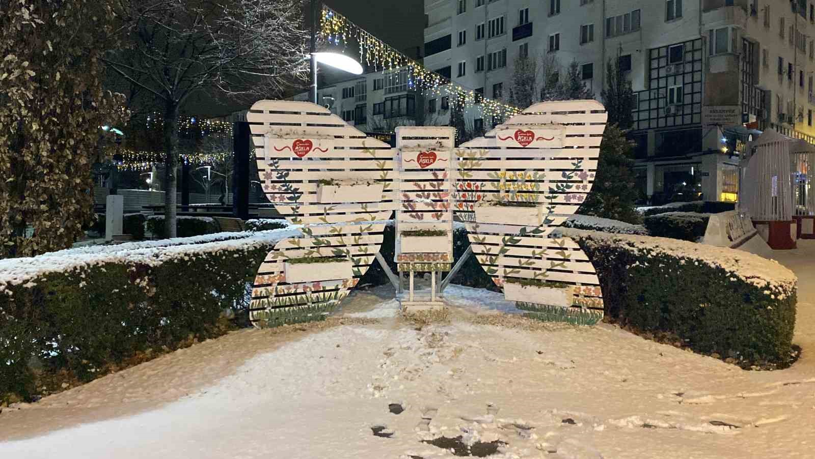 corumda kar etkisini gostermeye basladi kent merkezi beyaza burundu 5 49NHGIG7