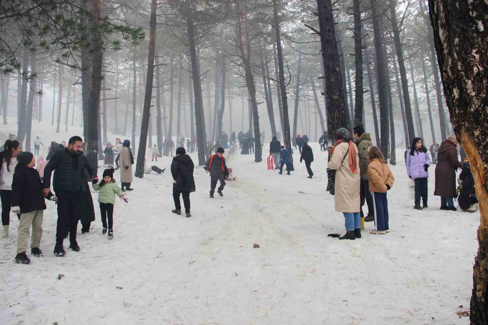 corumda kar festivali vatandaslarin akinina ugradi 0 mKIvWH1Q