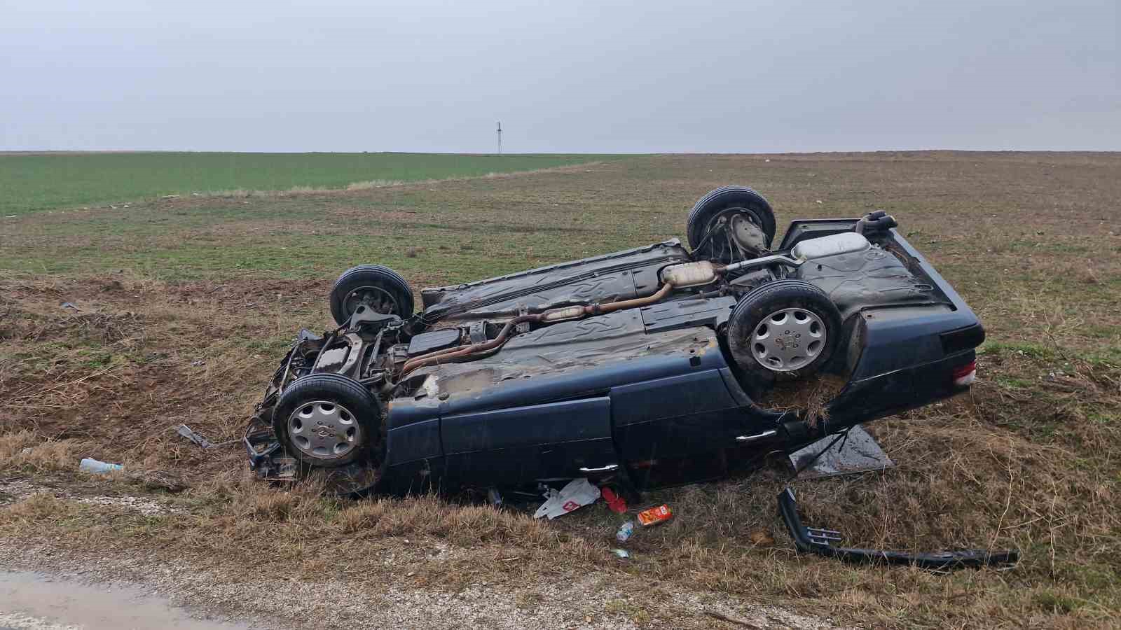 corumda kayganlasan yolda otomobil sarampole devrildi 1 yarali 3