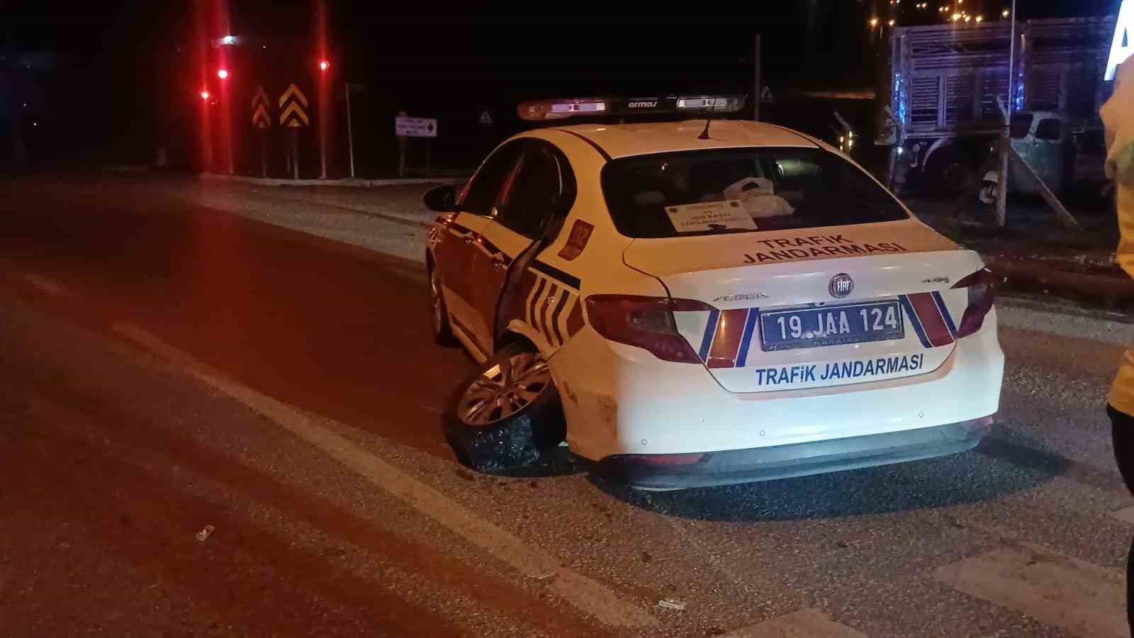 corumda kirmizi isikta zincirleme kaza 2 jandarma personeli yaralandi 0 ZDjPZI4T