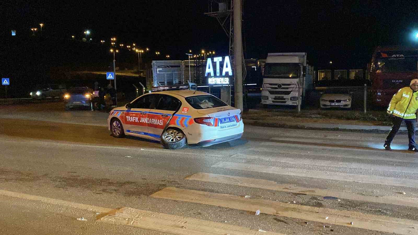 corumda kirmizi isikta zincirleme kaza 2 jandarma personeli yaralandi 1 6DdZfntM
