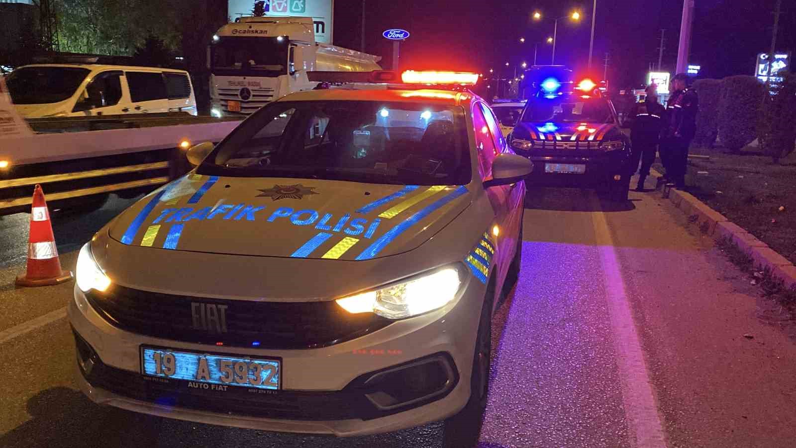 corumda kirmizi isikta zincirleme kaza 2 jandarma personeli yaralandi 2 V7TfmsUK
