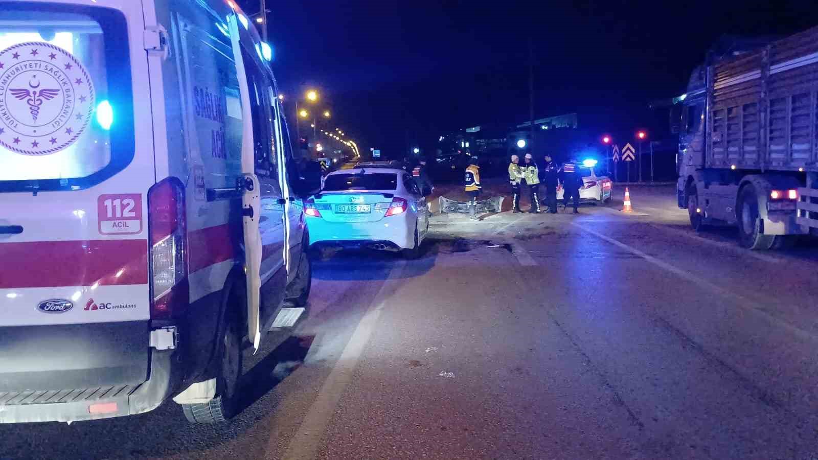 corumda kirmizi isikta zincirleme kaza 2 jandarma personeli yaralandi 3 7ZILtXBV