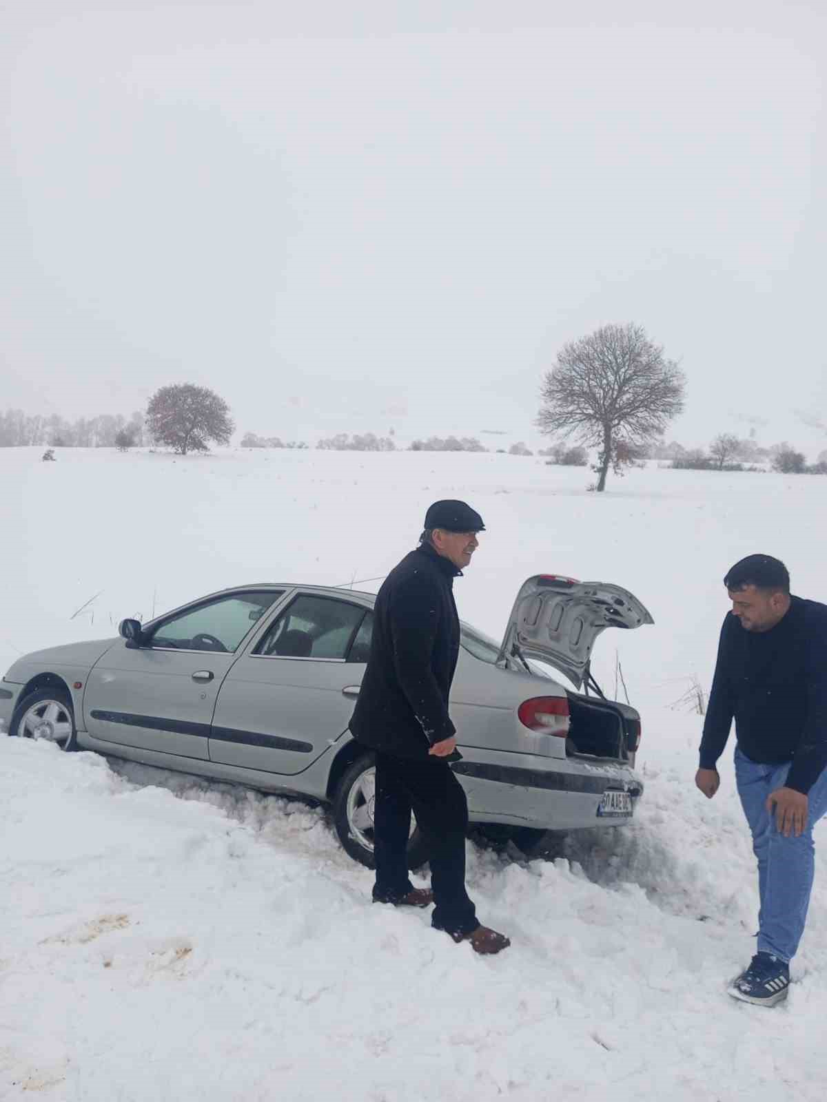 corumda mahsur kalan araclar icin ekipler seferber oldu 1 FEgtKwPA