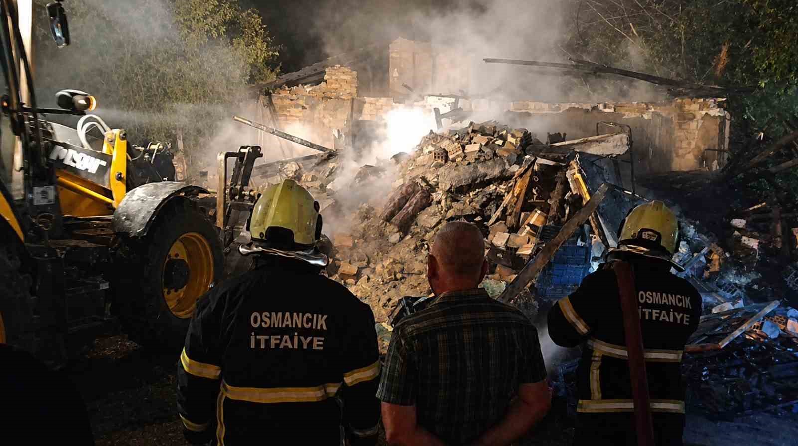 corumda metruk bina alevlere teslim oldu 2