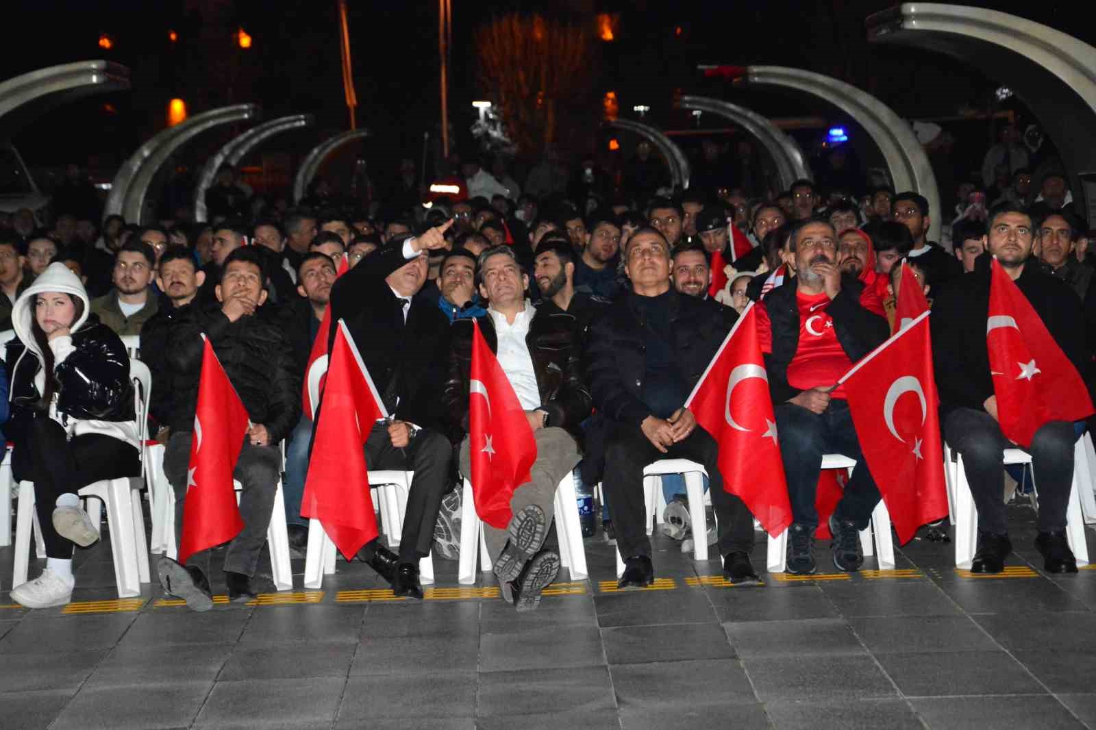 corumda milli mac coskusu kent meydaninda yasandi 4 gTPBI85r