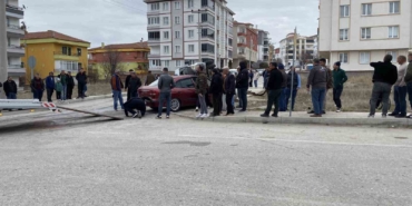 corumda-minibus-ile-otomobil-carpisti-5-yarali-ZvLuMQL6.jpg
