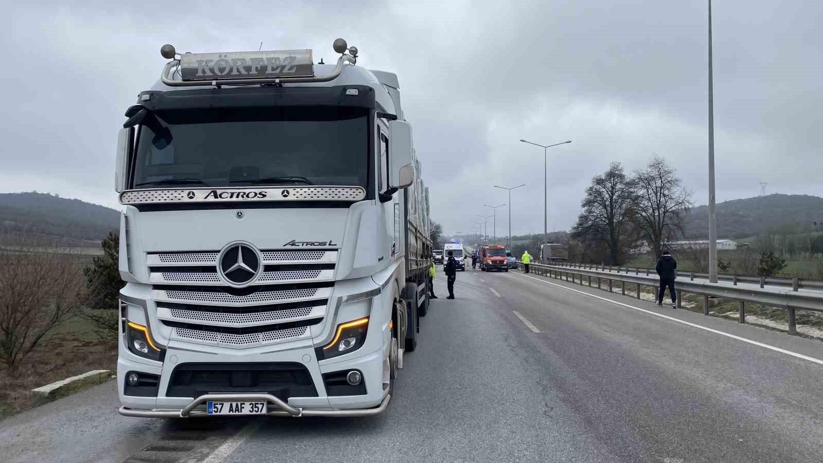 corumda minibus tira carpti surucu aracta sikisti esi ve kizi yola savruldu 7