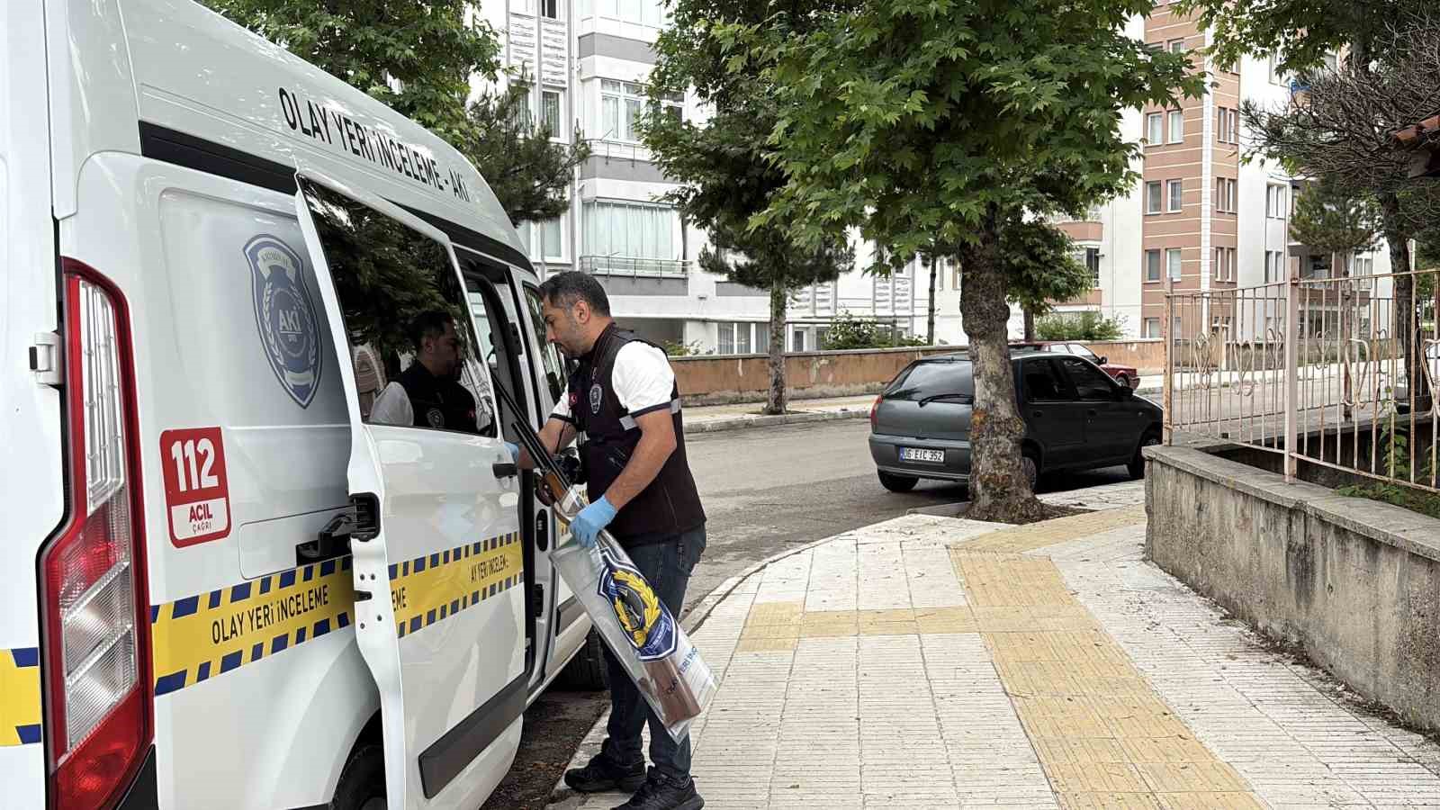 Çorum’da monta sarılı bulunan tüfek polis ekipleri harekete geçirdi 6 corumda monta sarili bulunan tufek polis ekipleri harekete gecirdi 2