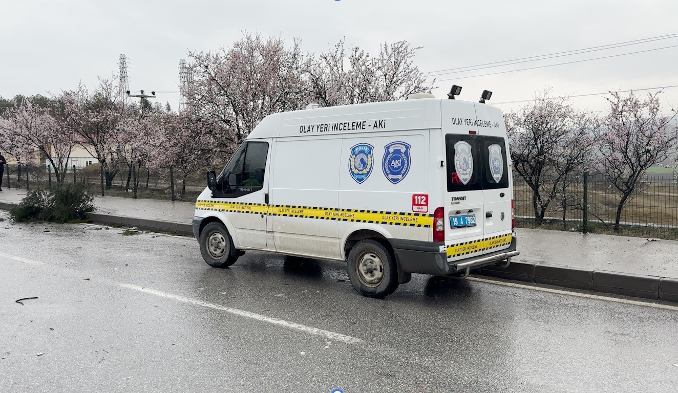Çorum’da otobüs ile minibüs çarpıştı: 1’i ağır 2 yaralı 10 corumda otobus ile minibus carpisti 1i agir 2 yarali 6 eNrpaSvl
