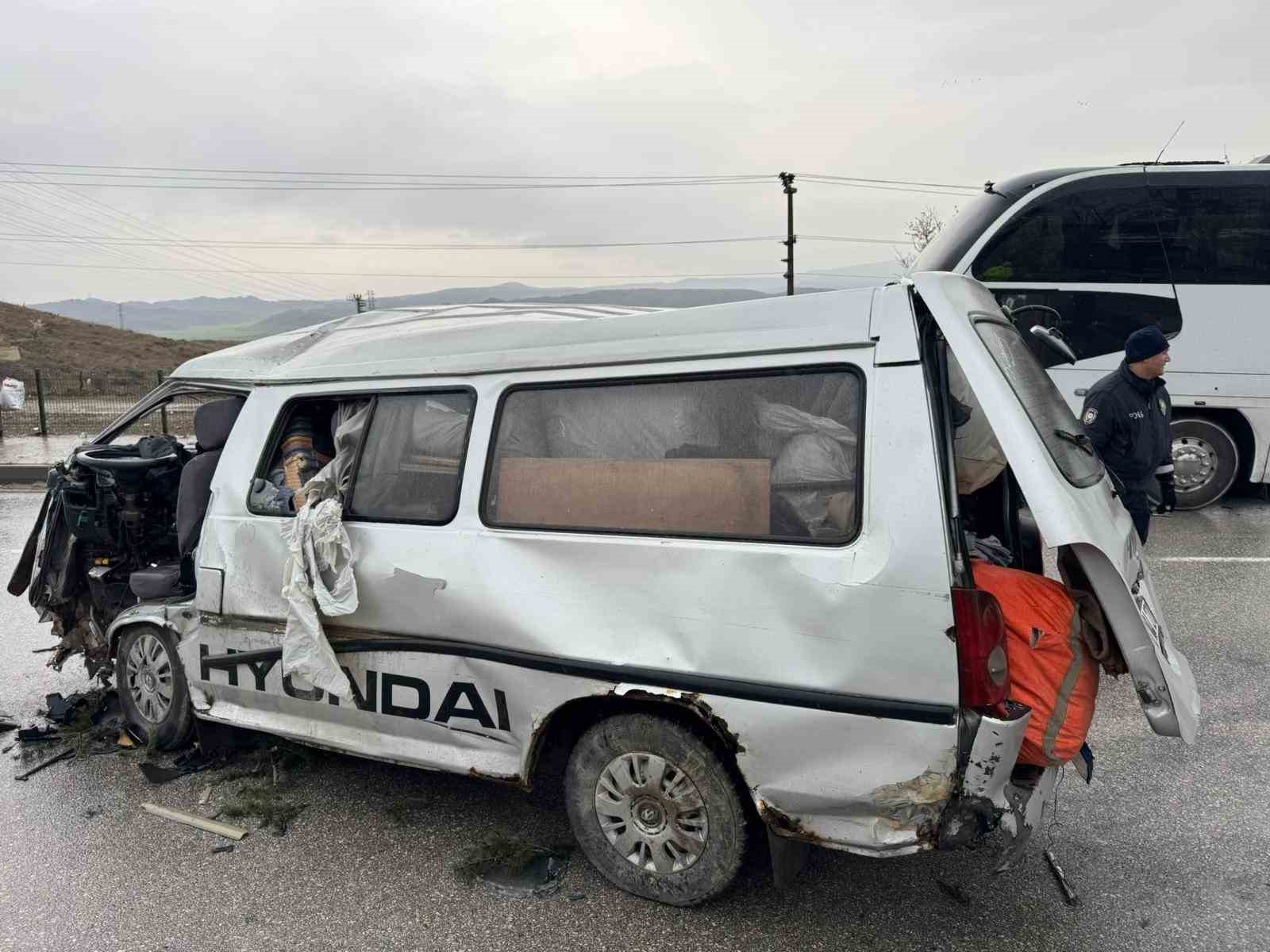 corumda otobus ile minibus carpisti 1i agir 7 yarali 4 8fDWitdG