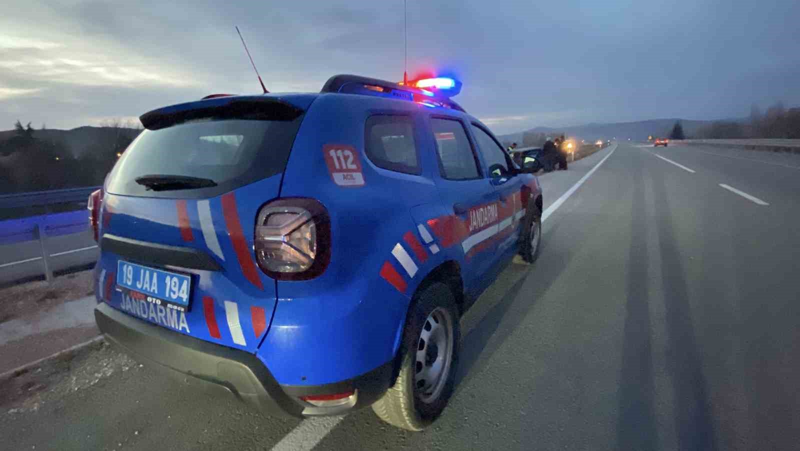 corumda otomobil bariyere carpti 2 yarali 2 5OZDgyWm