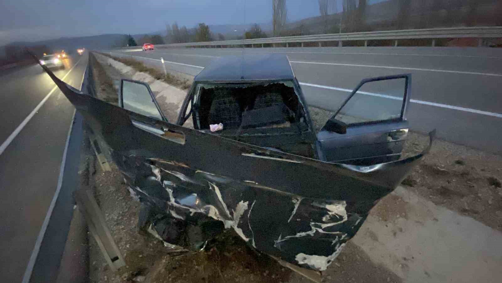 corumda otomobil bariyere carpti 2 yarali 4 P7WSuYI2