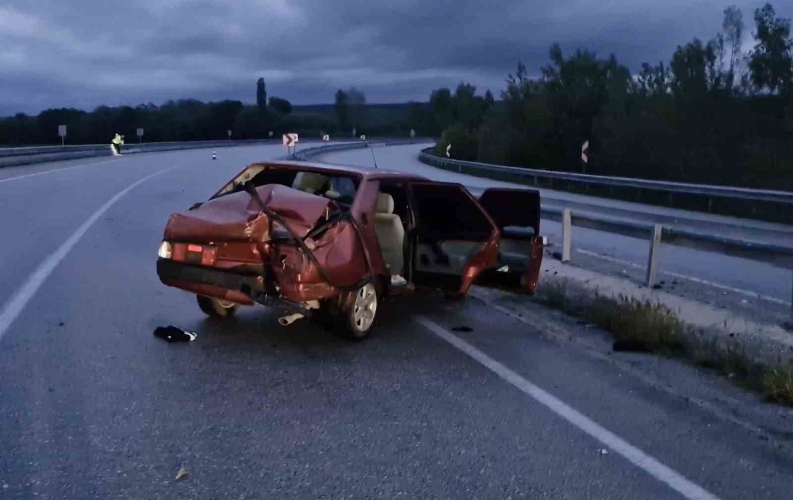corumda otomobil bariyerlere carpti 2 yarali 0 hKvHbXEX