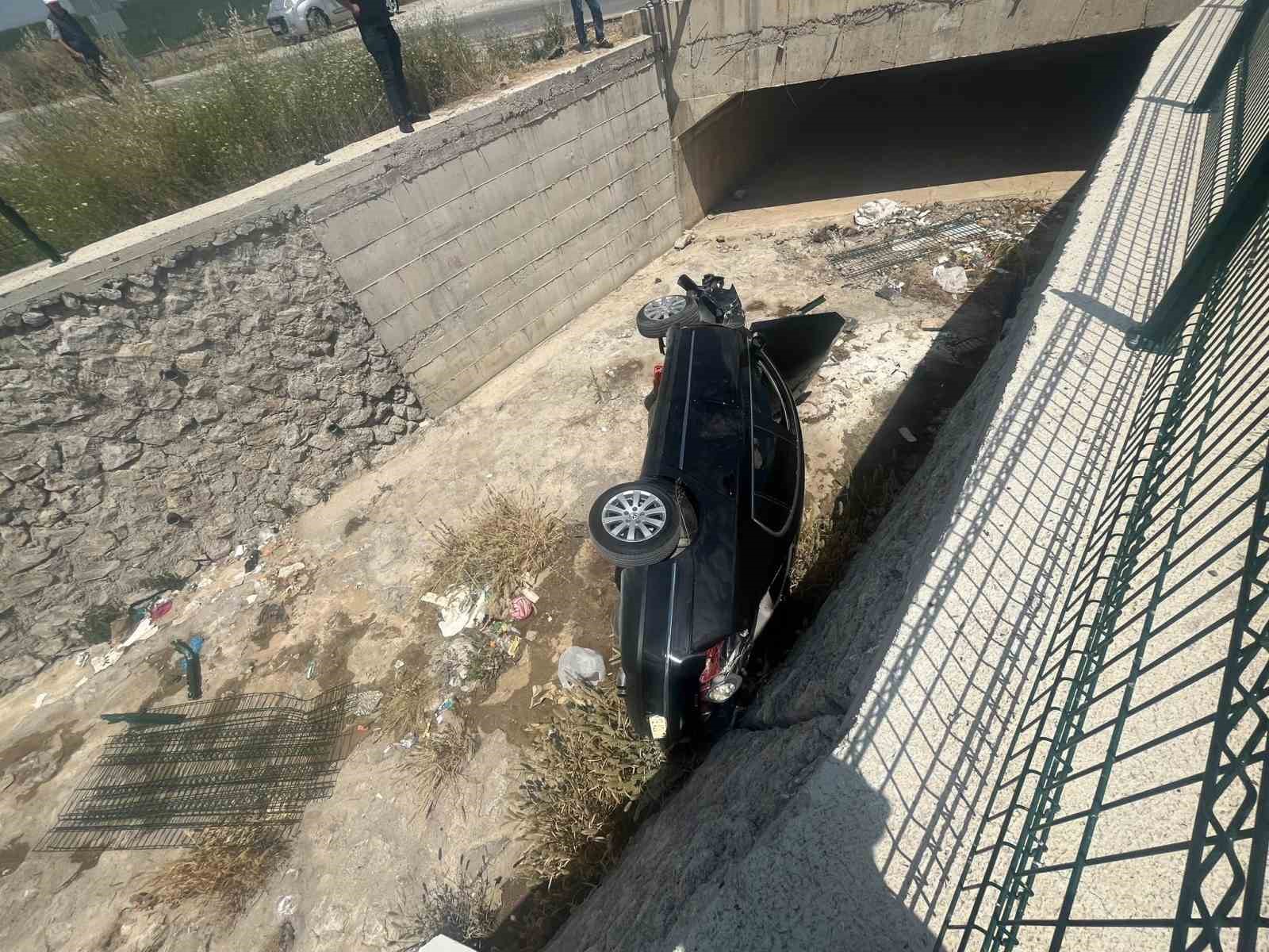Çorum’da otomobil dereye uçtu: 2 yaralı 4 corumda otomobil dereye uctu 2 yarali 0 gZ1X2gza