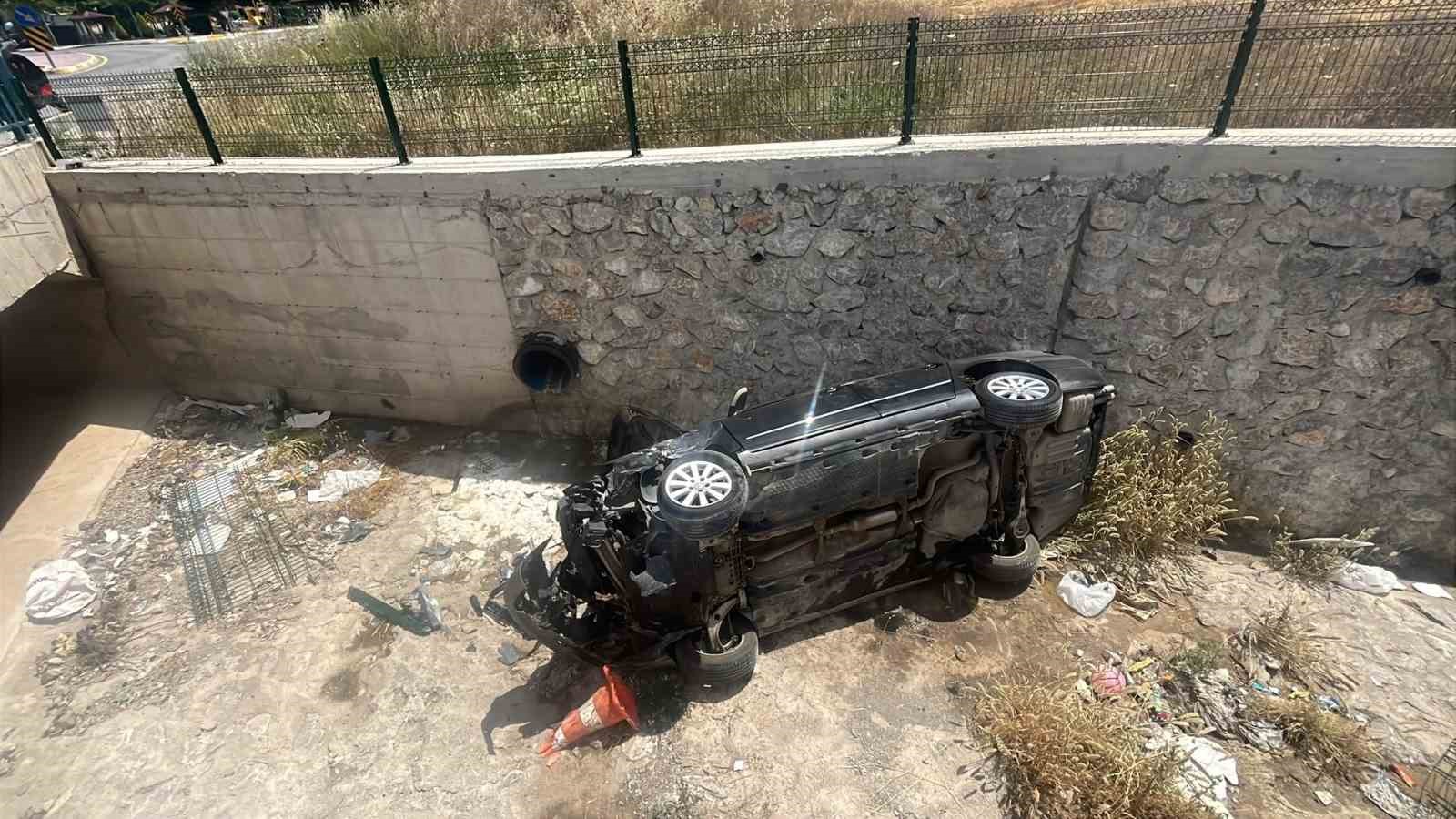 Çorum’da otomobil dereye uçtu: 2 yaralı 5 corumda otomobil dereye uctu 2 yarali 1