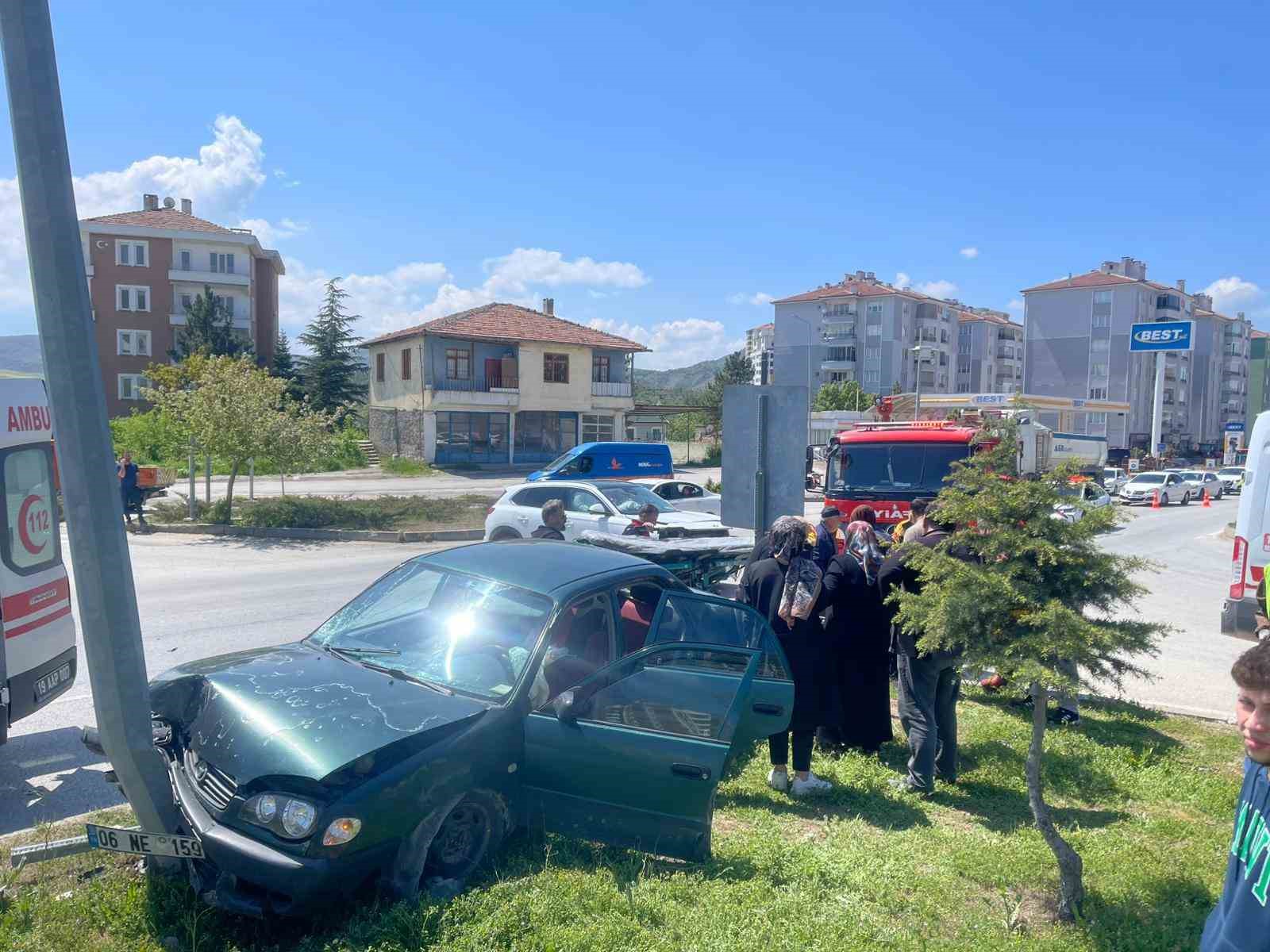 corumda otomobil ile cip carpisti 2 yarali 0 vBmnHOdb