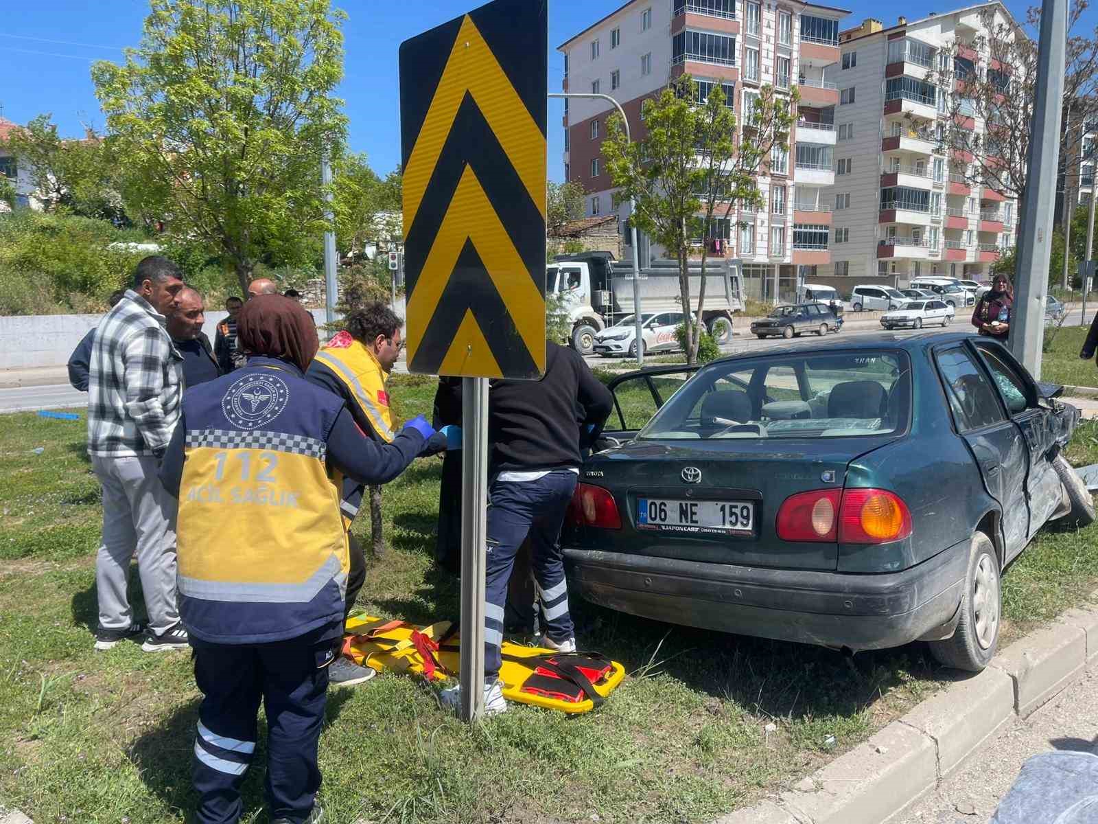 corumda otomobil ile cip carpisti 2 yarali 2 uYMZYNtP
