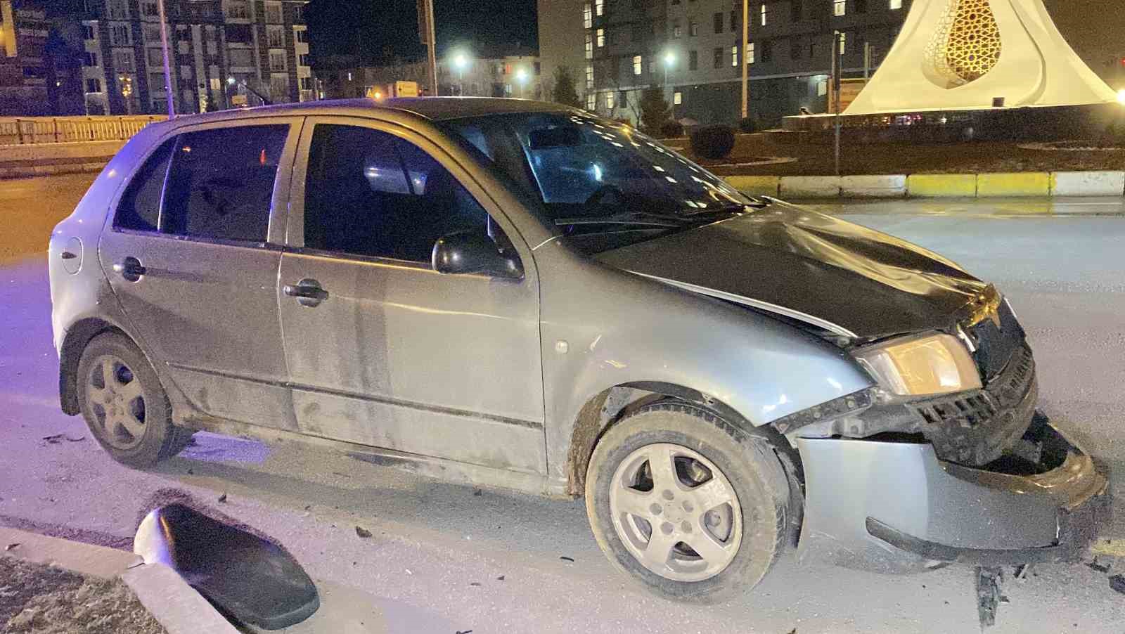 corumda otomobil ile motosiklet carpisti 1 yarali 1 SpBhdQpr