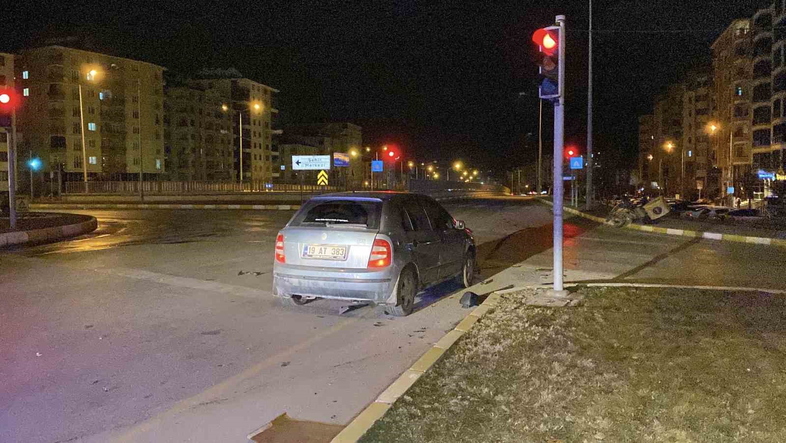 corumda otomobil ile motosiklet carpisti 1 yarali 3 VfmV4B39