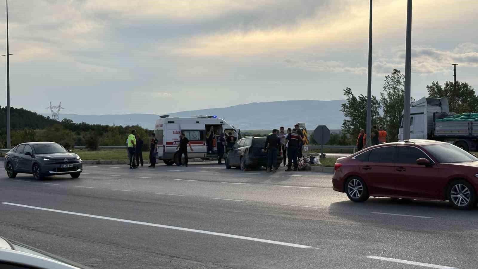 corumda otomobil ile tanker carpisti 4 yarali 6