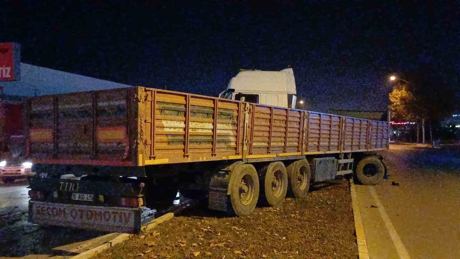 corumda otomobil ile tir carpisti 1 yarali 5 nBGIDRqk