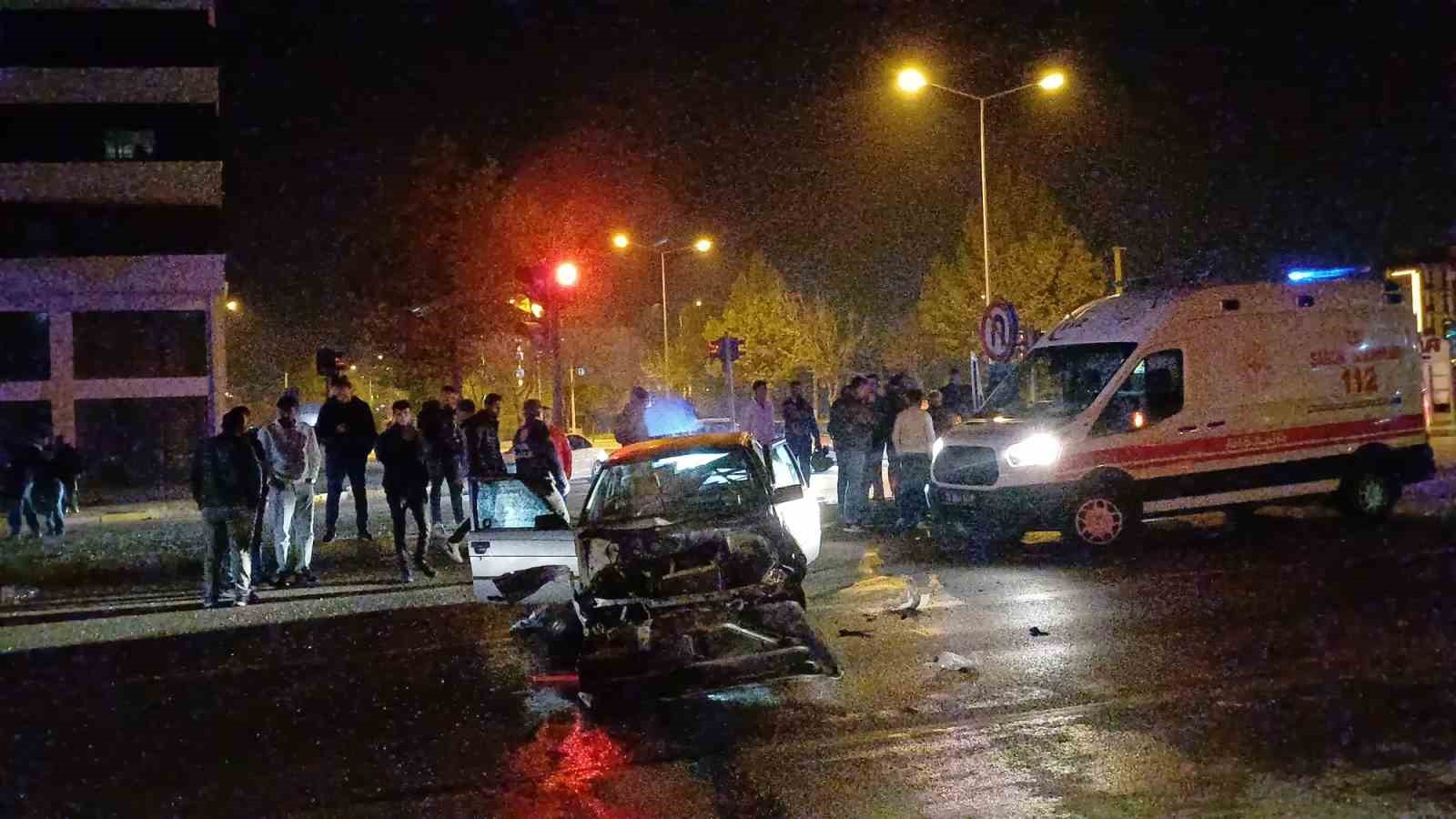 corumda otomobil ile tir carpisti 1 yarali 8 rflq5yVu